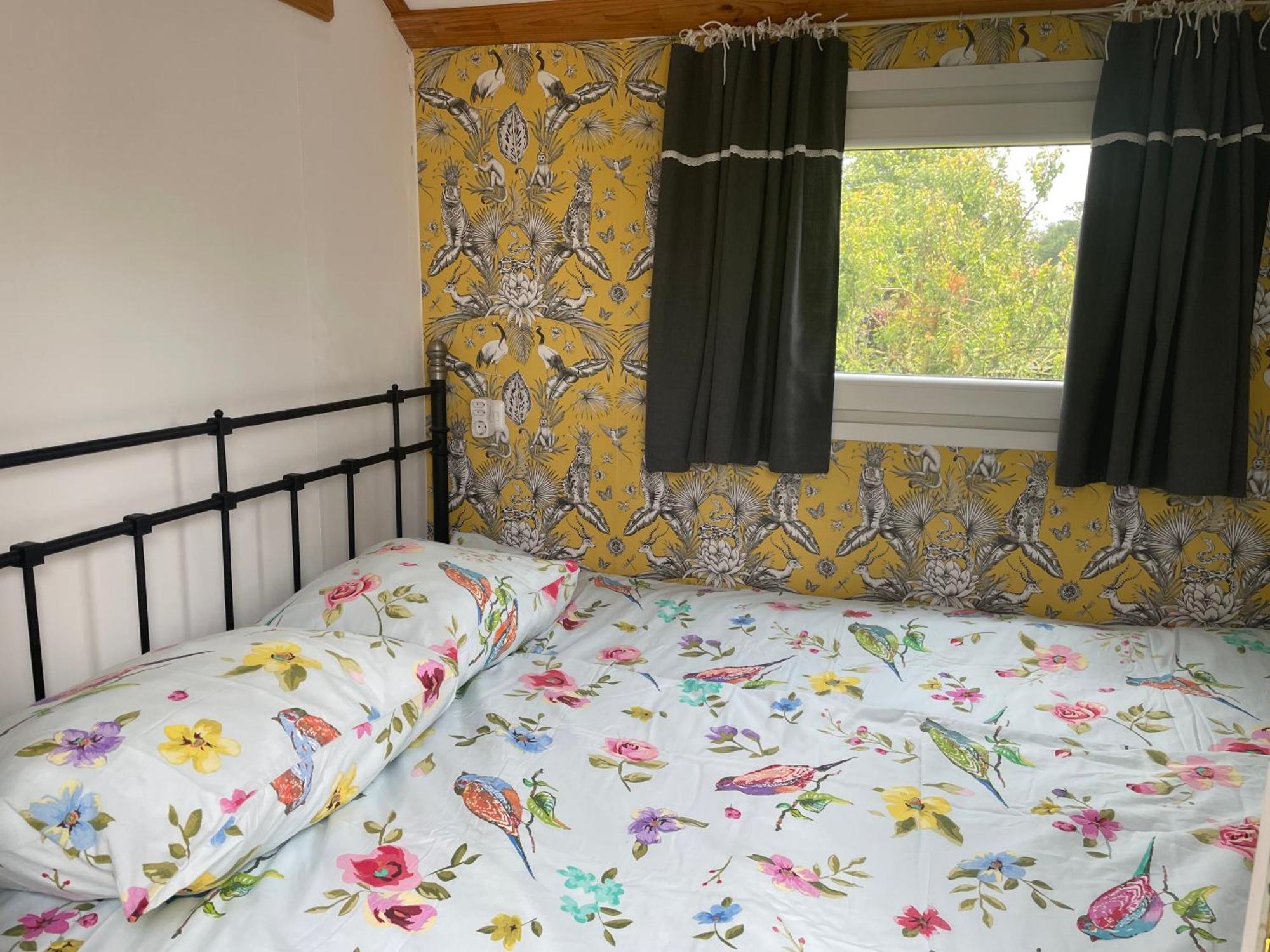 Pipowagen Mamaloe Bed & Breakfast Kesteren Exterior photo